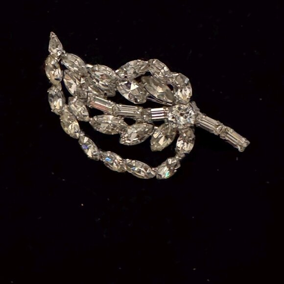 Vintage large clear prong set rhinestone Leaf Broach - Picture 8 of 10
